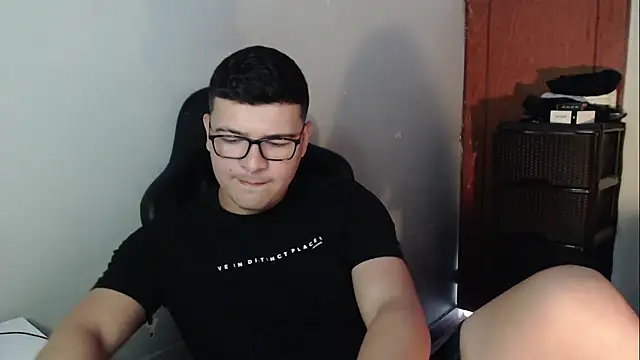 Snapshot of Plug_Control chatting on 01-08-26, 06:58 Plug Control online show from 01-08-26, 06:58