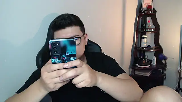 Snapshot of Plug_Control chatting on 02-12-26, 06:29 Plug Control online show from 02-12-26, 06:29