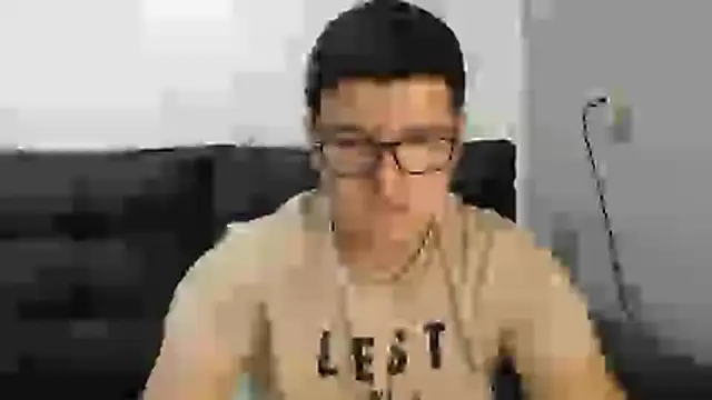 Snapshot of Plug_Control chatting on 05-11-26, 04:04 Plug Control online show from 05-11-26, 04:04