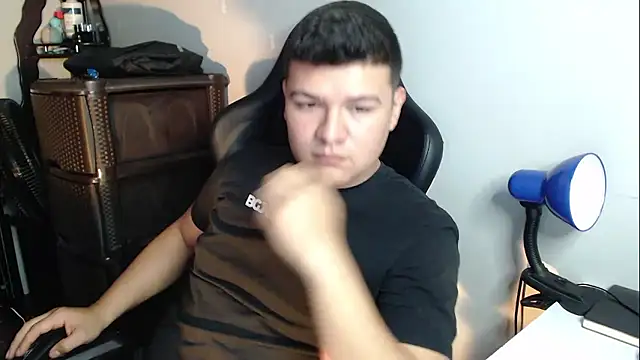 Snapshot of Plug_Control chatting on 01-14-26, 12:14 Plug Control online show from 01-14-26, 12:14