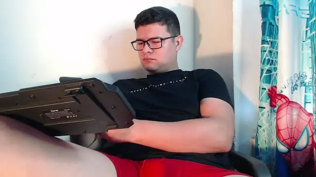 Snapshot of Plug_Control chatting on 10-25-25, 01:45 Plug Control online show from 10-25-25, 01:45