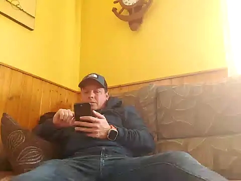 Snapshot of Jose_HotLatino chatting on 03-31-26, 02:30 Jose HotLatino online show from 03-31-26, 02:30