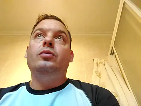 Snapshot of Jose_HotLatino chatting on 10-27-25, 11:00 Jose HotLatino online show from 10-27-25, 11:00