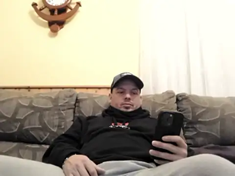 Snapshot of Jose_HotLatino chatting on 01-17-26, 04:32 Jose HotLatino online show from 01-17-26, 04:32