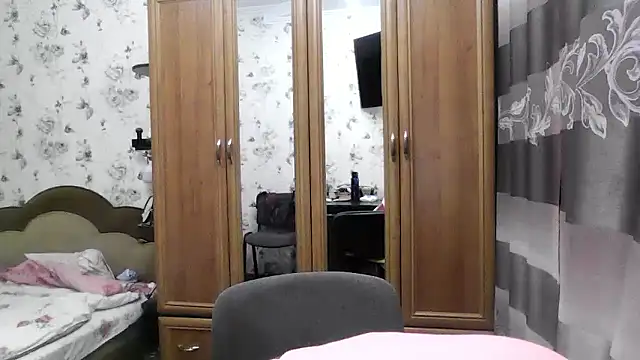 SophieNightAh online show from 01-14-26, 05:16