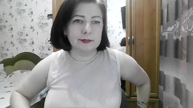 SophieNightAh online show from 11-19-25, 05:57