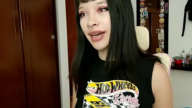 Snapshot of Marceline_0 chatting on 12-17-24, 07:37 Marceline 0 online show from 12-17-24, 07:37