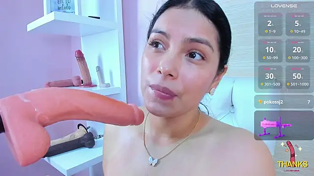Snapshot of evelinn_belen chatting on 10-22-25, 12:04 evelinn belen online show from 10-22-25, 12:04
