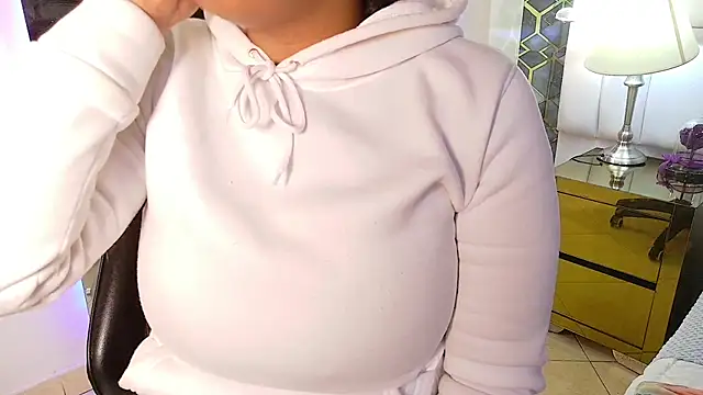 lia mariana online show from 10-25-25, 01:23