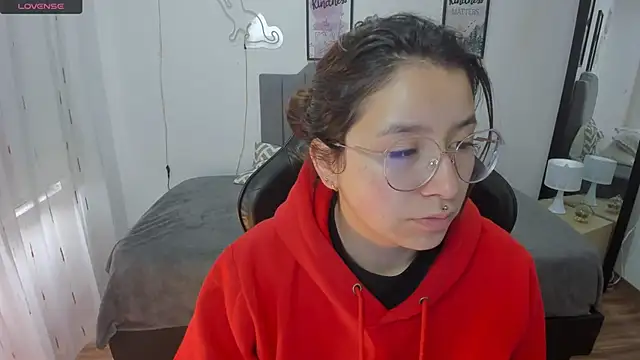 Amy joones online show from 11-03-25, 01:37