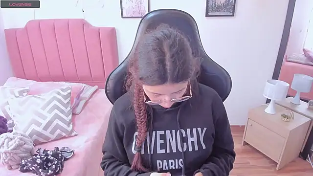 Amy joones online show from 12-04-25, 12:48