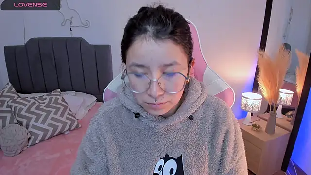 Amy joones online show from 04-07-26, 11:01