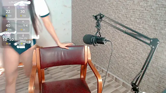 Snapshot of emma_unu chatting on 05-15-26, 02:42 emma unu online show from 05-15-26, 02:42