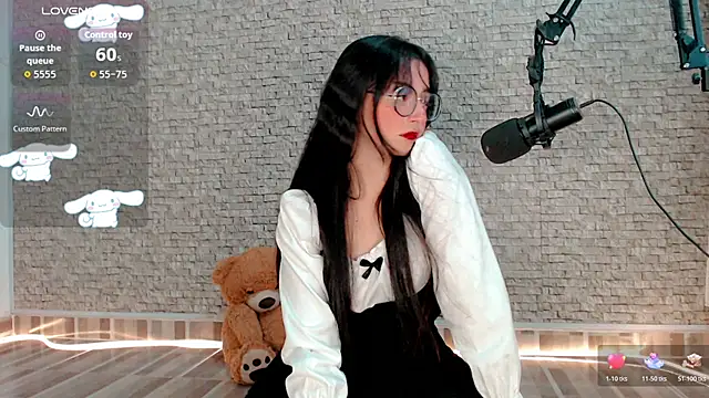 Snapshot of emma_unu chatting on 06-21-26, 02:39 emma unu online show from 06-21-26, 02:39