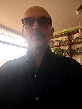 Snapshot of MadProfessor chatting on 03-03-25, 03:32 MadProfessor online show from 03-03-25, 03:32