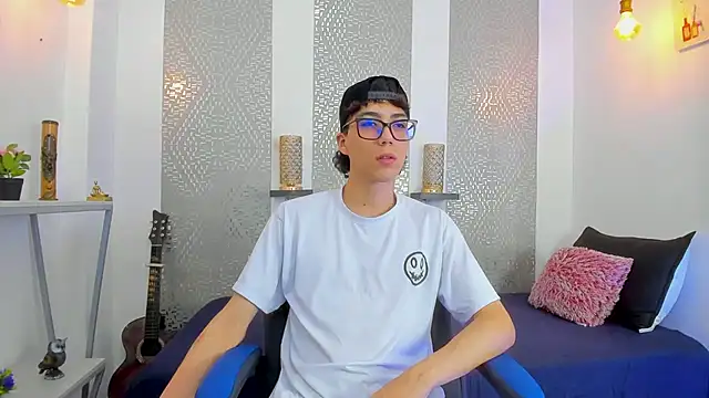 Snapshot of Nikolay_Gregori chatting on 03-03-25, 04:32 Nikolay Gregori online show from 03-03-25, 04:32