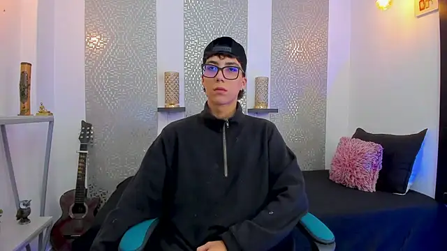 Snapshot of Nikolay_Gregori chatting on 02-18-25, 04:15 Nikolay Gregori online show from 02-18-25, 04:15