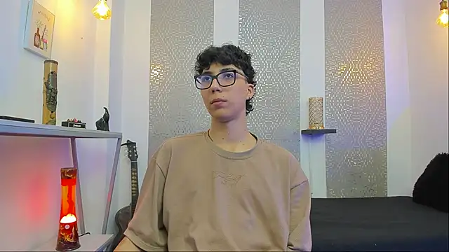 Snapshot of Nikolay_Gregori chatting on 09-18-25, 04:15 Nikolay Gregori online show from 09-18-25, 04:15