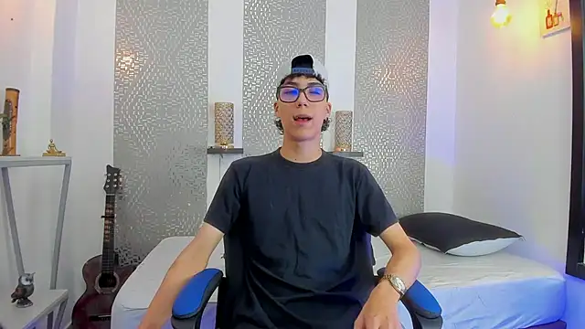 Snapshot of Nikolay_Gregori chatting on 03-13-25, 04:05 Nikolay Gregori online show from 03-13-25, 04:05