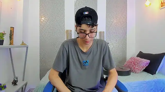 Snapshot of Nikolay_Gregori chatting on 03-18-25, 07:01 Nikolay Gregori online show from 03-18-25, 07:01