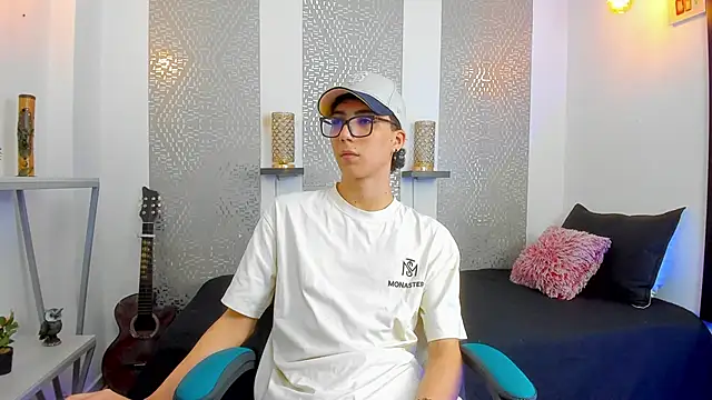 Snapshot of Nikolay_Gregori chatting on 02-16-25, 04:31 Nikolay Gregori online show from 02-16-25, 04:31