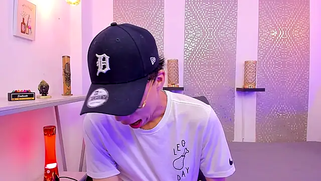 Nikolay Gregori online show from 12-18-25, 04:28