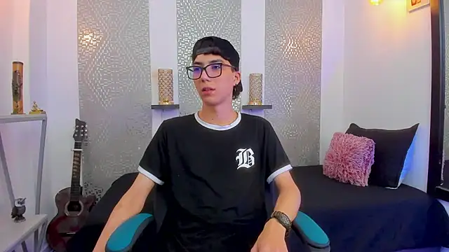 Snapshot of Nikolay_Gregori chatting on 02-18-25, 07:21 Nikolay Gregori online show from 02-18-25, 07:21