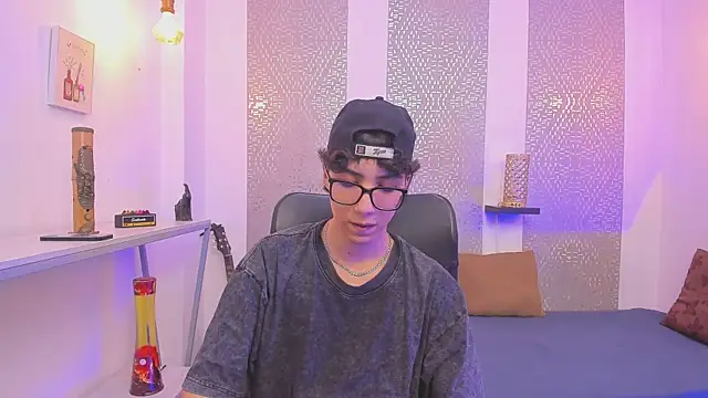 Snapshot of Nikolay_Gregori chatting on 10-14-25, 04:13 Nikolay Gregori online show from 10-14-25, 04:13