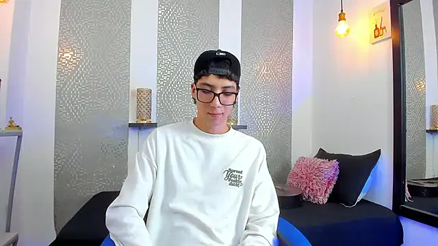 Snapshot of Nikolay_Gregori chatting on 02-20-25, 07:12 Nikolay Gregori online show from 02-20-25, 07:12