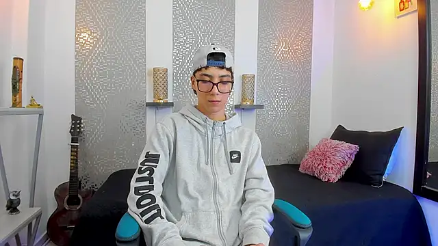 Snapshot of Nikolay_Gregori chatting on 02-16-25, 10:43 Nikolay Gregori online show from 02-16-25, 10:43