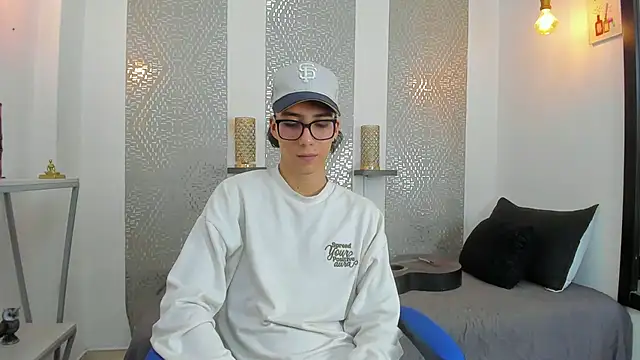 Snapshot of Nikolay_Gregori chatting on 03-21-25, 07:11 Nikolay Gregori online show from 03-21-25, 07:11