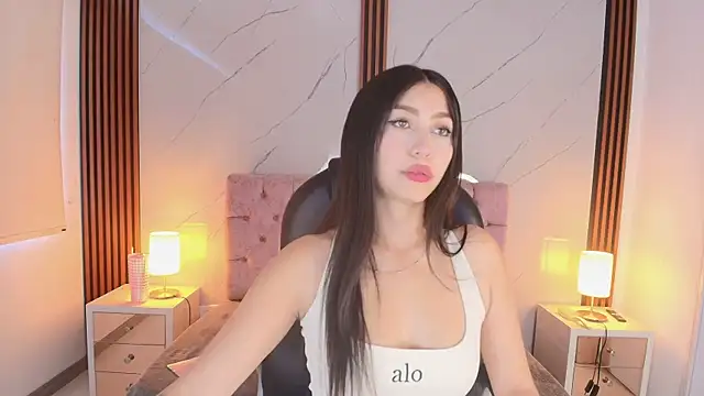 Julianaa Castro  online show from 07-24-26, 12:12