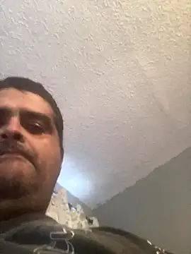 Snapshot of Miguel16i chatting on 12-05-24, 04:06 Miguel16i online show from 12-05-24, 04:06