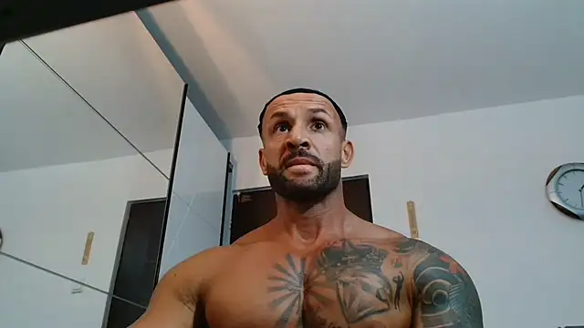 Snapshot of Magnificmuscles89 chatting on 06-16-26, 10:32 Magnificmuscles89 online show from 06-16-26, 10:32