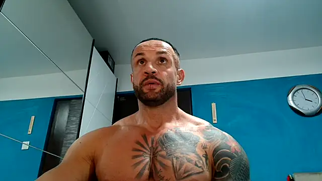 Snapshot of Magnificmuscles89 chatting on 10-08-25, 01:01 Magnificmuscles89 online show from 10-08-25, 01:01