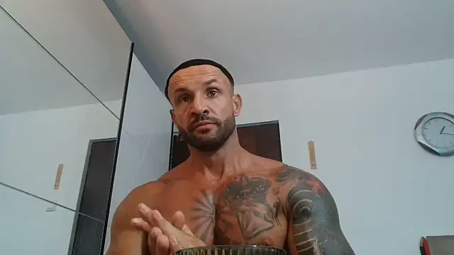 Snapshot of Magnificmuscles89 chatting on 06-30-26, 10:26 Magnificmuscles89 online show from 06-30-26, 10:26