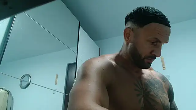 Snapshot of Magnificmuscles89 chatting on 05-19-26, 11:17 Magnificmuscles89 online show from 05-19-26, 11:17
