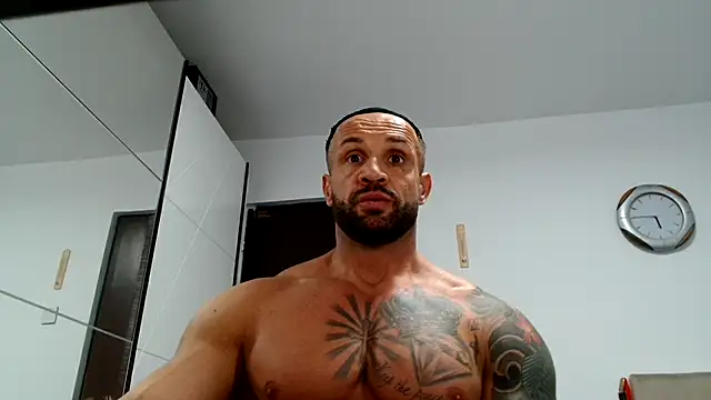 Snapshot of Magnificmuscles89 chatting on 10-24-25, 02:16 Magnificmuscles89 online show from 10-24-25, 02:16