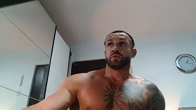 Snapshot of Magnificmuscles89 chatting on 05-26-26, 10:19 Magnificmuscles89 online show from 05-26-26, 10:19