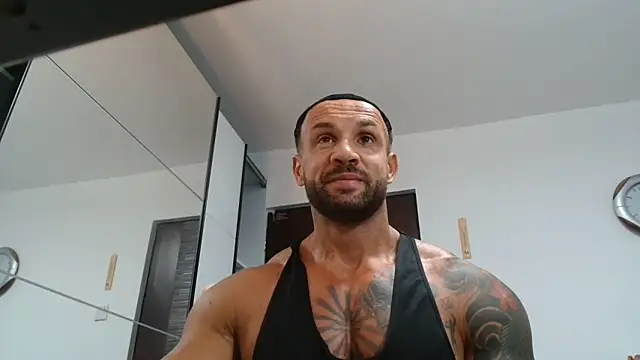 Snapshot of Magnificmuscles89 chatting on 06-08-26, 08:59 Magnificmuscles89 online show from 06-08-26, 08:59