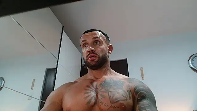 Snapshot of Magnificmuscles89 chatting on 05-21-26, 04:04 Magnificmuscles89 online show from 05-21-26, 04:04