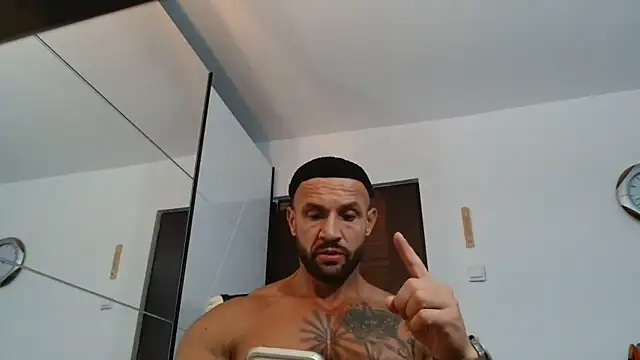 Snapshot of Magnificmuscles89 chatting on 06-20-26, 10:42 Magnificmuscles89 online show from 06-20-26, 10:42