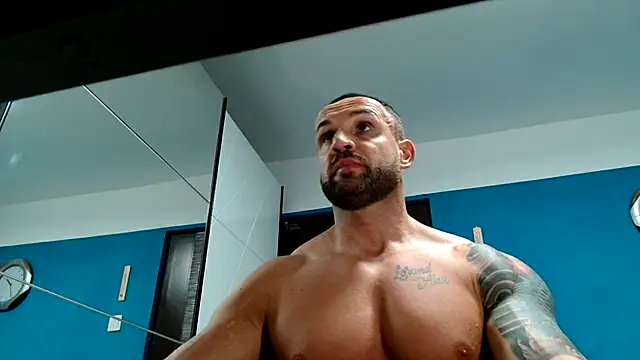 Snapshot of Magnificmuscles89 chatting on 03-17-25, 11:31 Magnificmuscles89 online show from 03-17-25, 11:31