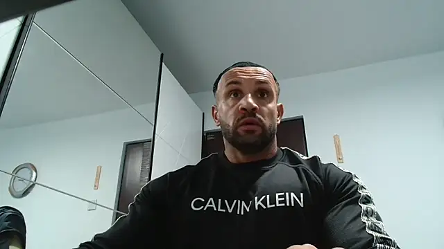 Snapshot of Magnificmuscles89 chatting on 04-23-26, 11:38 Magnificmuscles89 online show from 04-23-26, 11:38