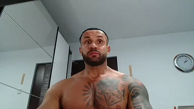 Snapshot of Magnificmuscles89 chatting on 04-30-26, 11:06 Magnificmuscles89 online show from 04-30-26, 11:06