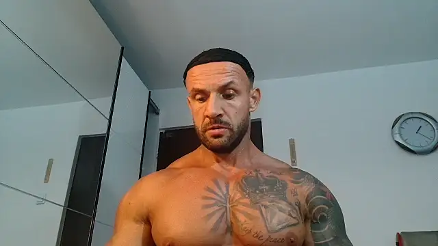 Snapshot of Magnificmuscles89 chatting on 07-13-26, 10:42 Magnificmuscles89 online show from 07-13-26, 10:42