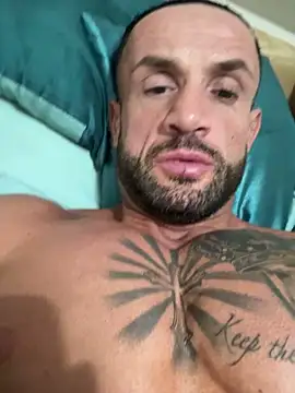 Snapshot of Magnificmuscles89 chatting on 09-15-25, 11:05 Magnificmuscles89 online show from 09-15-25, 11:05