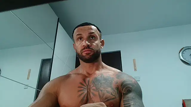Snapshot of Magnificmuscles89 chatting on 05-18-26, 10:31 Magnificmuscles89 online show from 05-18-26, 10:31