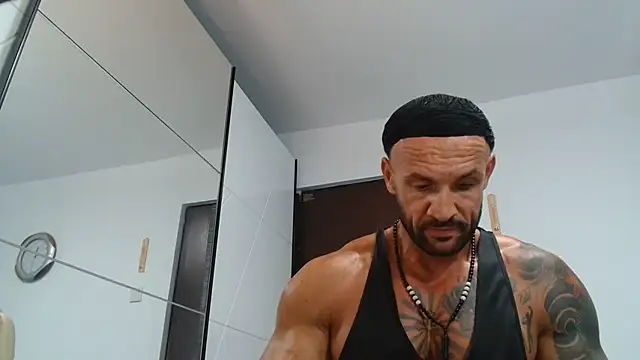 Snapshot of Magnificmuscles89 chatting on 08-03-26, 08:33 Magnificmuscles89 online show from 08-03-26, 08:33