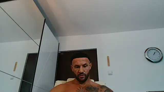 Snapshot of Magnificmuscles89 chatting on 07-01-26, 10:15 Magnificmuscles89 online show from 07-01-26, 10:15